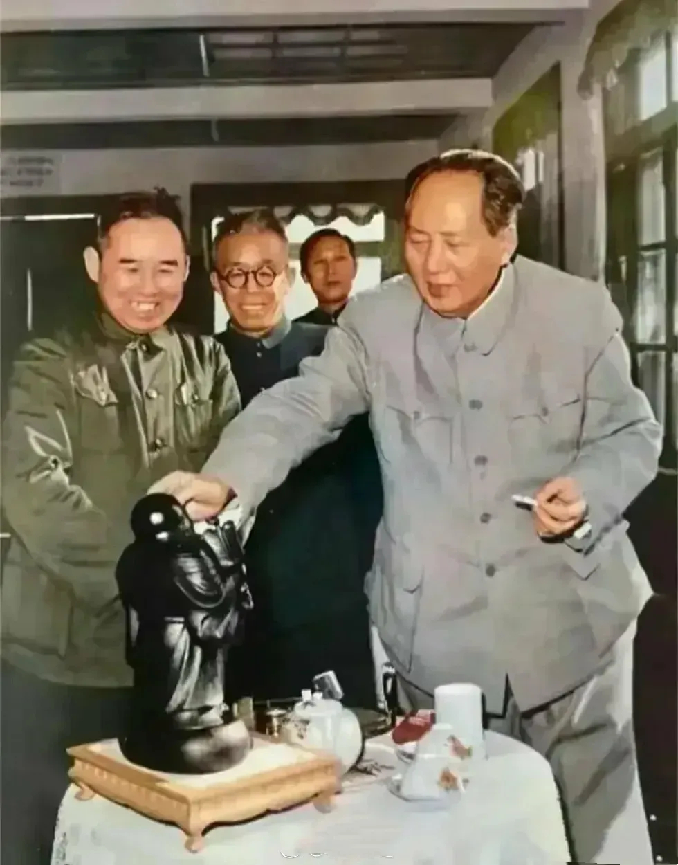 毛主席信仰过佛教吗？看截图，您可能没见过的毛主席的#老照片# 据说这张照片拍摄于