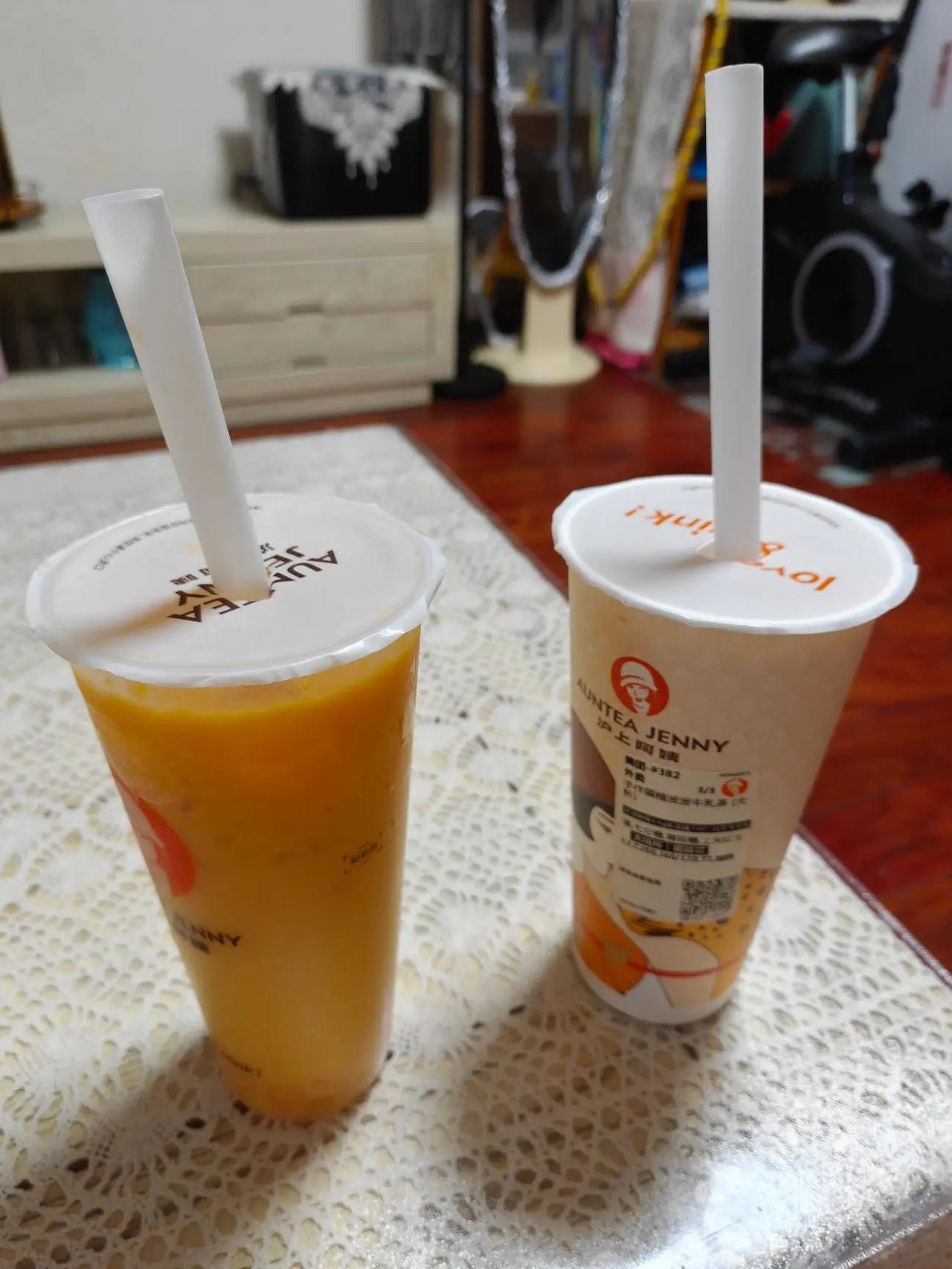 秋天的第一杯奶茶。