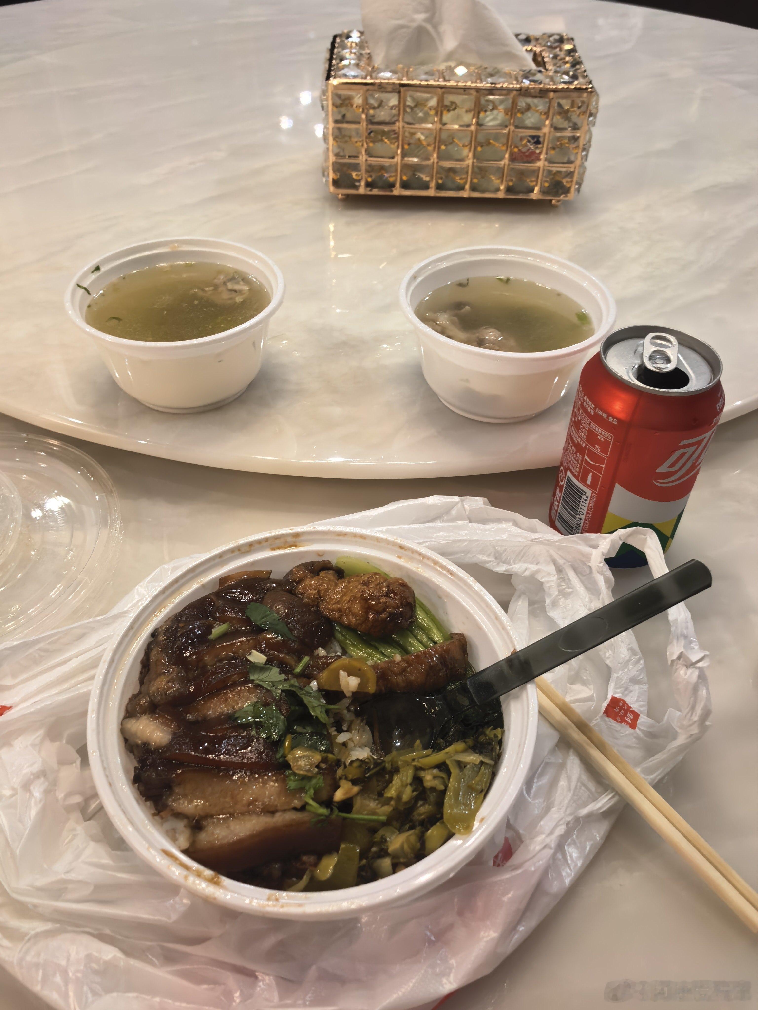 中国生活的快乐 ，一对一急送，附近外卖，15分钟到。我洗个澡可以吃了，热乎乎。久