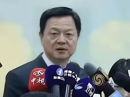 刚看到一条消息，近日台湾海巡署追逐扣押抓捕正常作业的大陆渔民和船只，谁给你的胆量