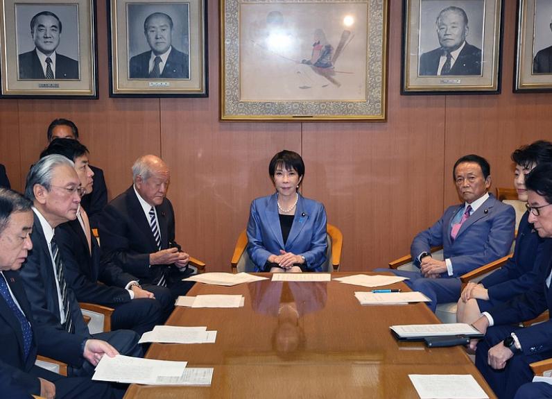 日本对中国的所有强硬，今天被本国议员一句话判了死刑：北方四岛你为什么不去要？高市
