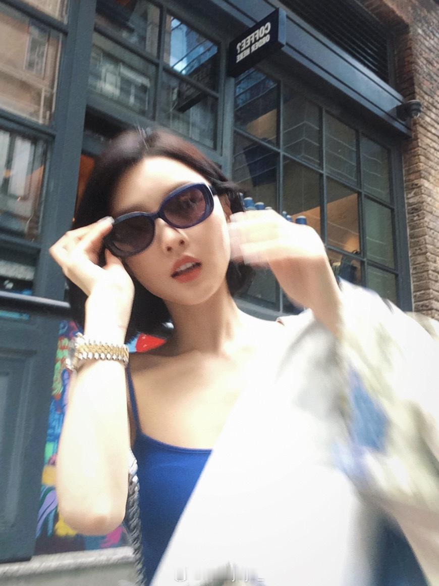 我都说了八百遍了 蓝色真的很显白 ​​​