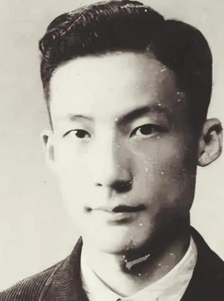 1949年，朱君友被拉去枪毙，可到了刑场，特务却一个劲向他使眼色，一场必死行刑，