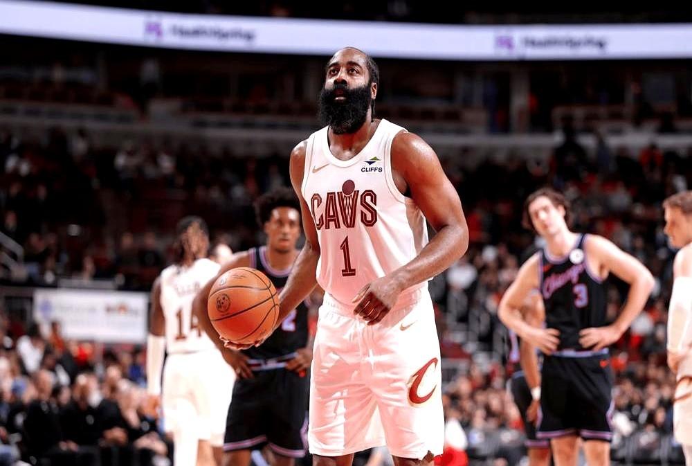 都说米切尔怕老鹰，这事儿真没那么玄乎！

去年11月底打老鹰，他23投才拿12分