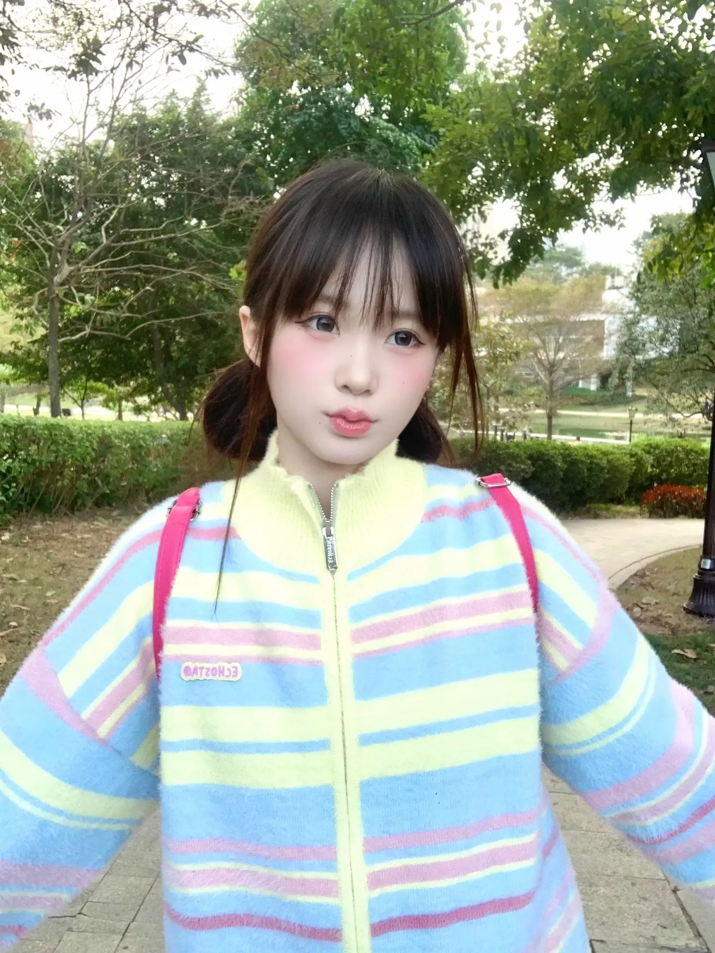 BGM一响 甜妹登场
 