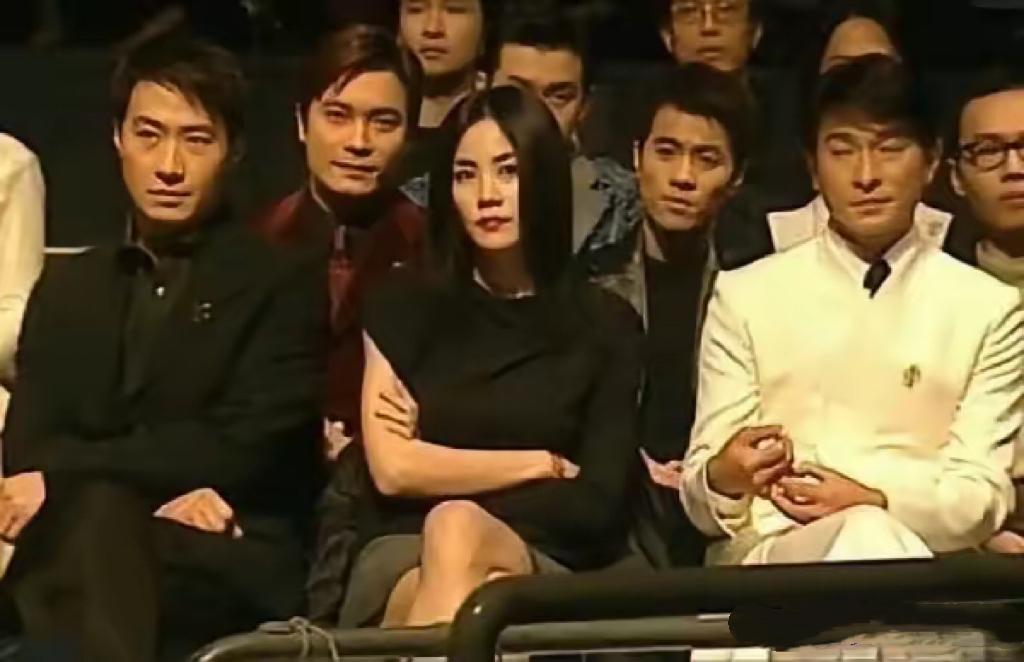 稳坐c位的王菲把刘德华、黎明两大天王压的气势全无。

不是黑刘德华，只是这张照片