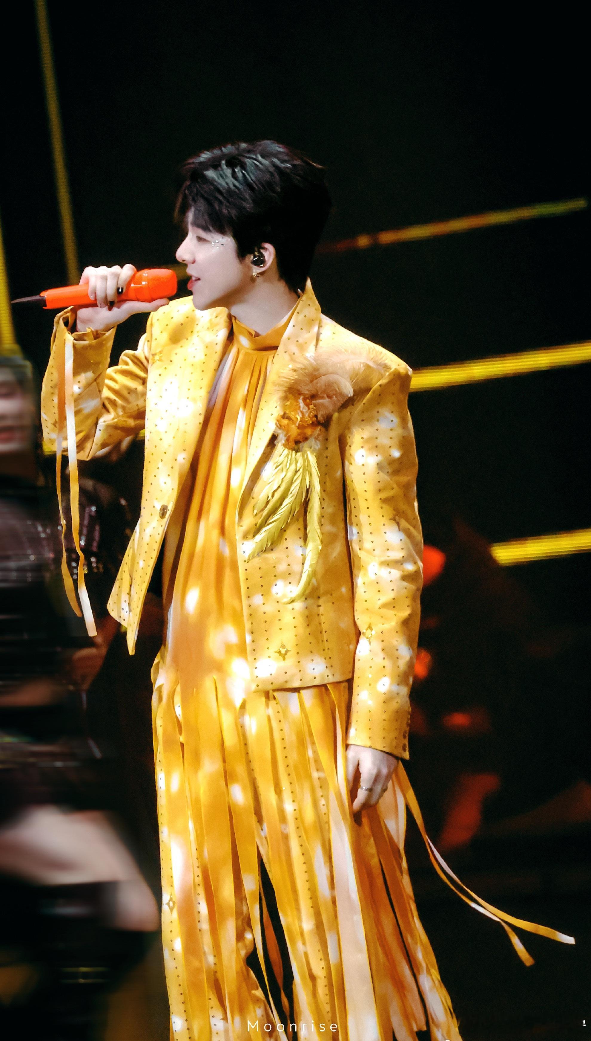 |  你携风而来，如花绽放；于雪色之间，揽月而上。至此，世间所谓风花雪月，皆与你