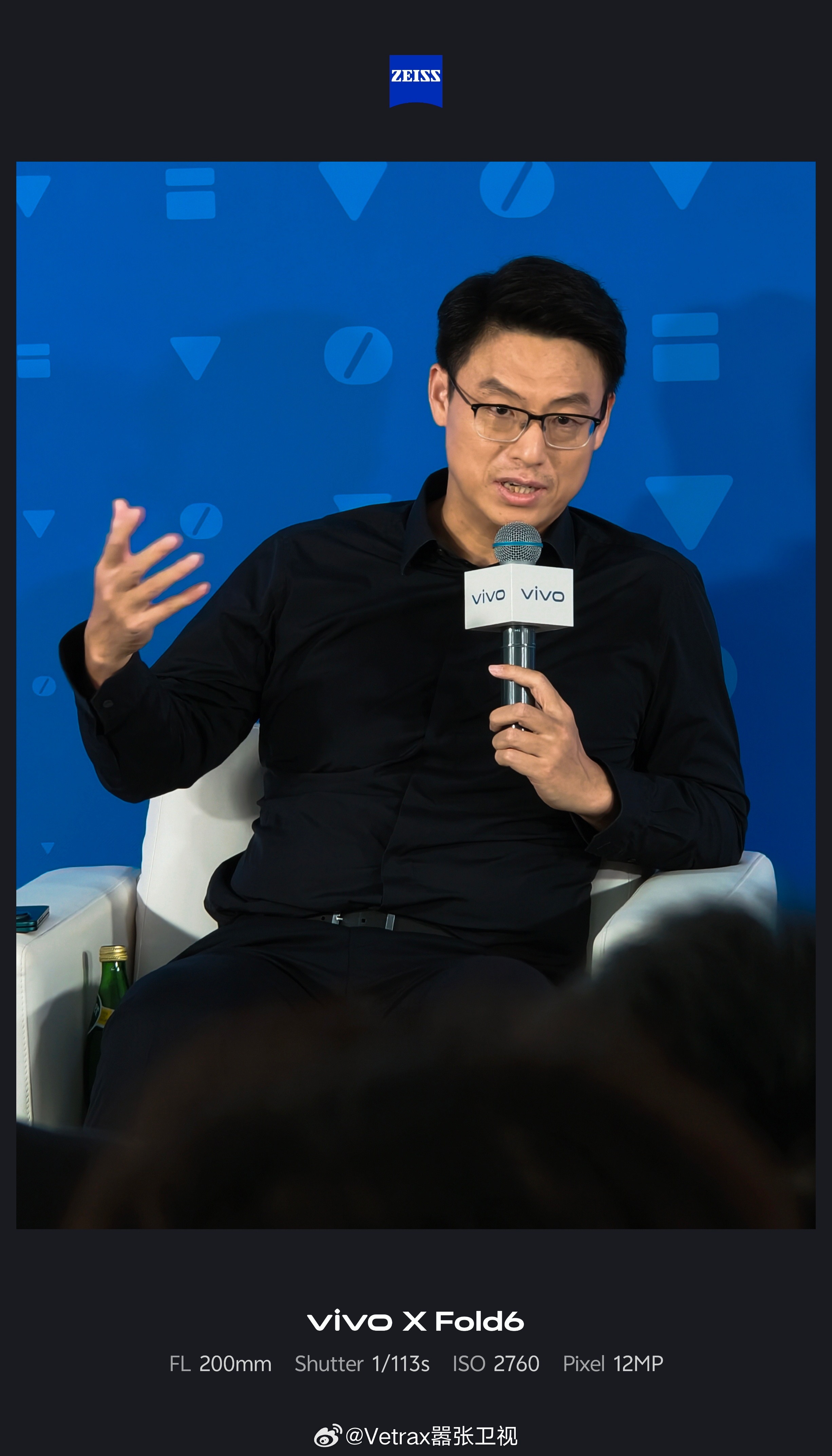 群访进行中，韩少和黄韬总都提到 X Fold6 的影像硬件没有专门为折叠屏专门设
