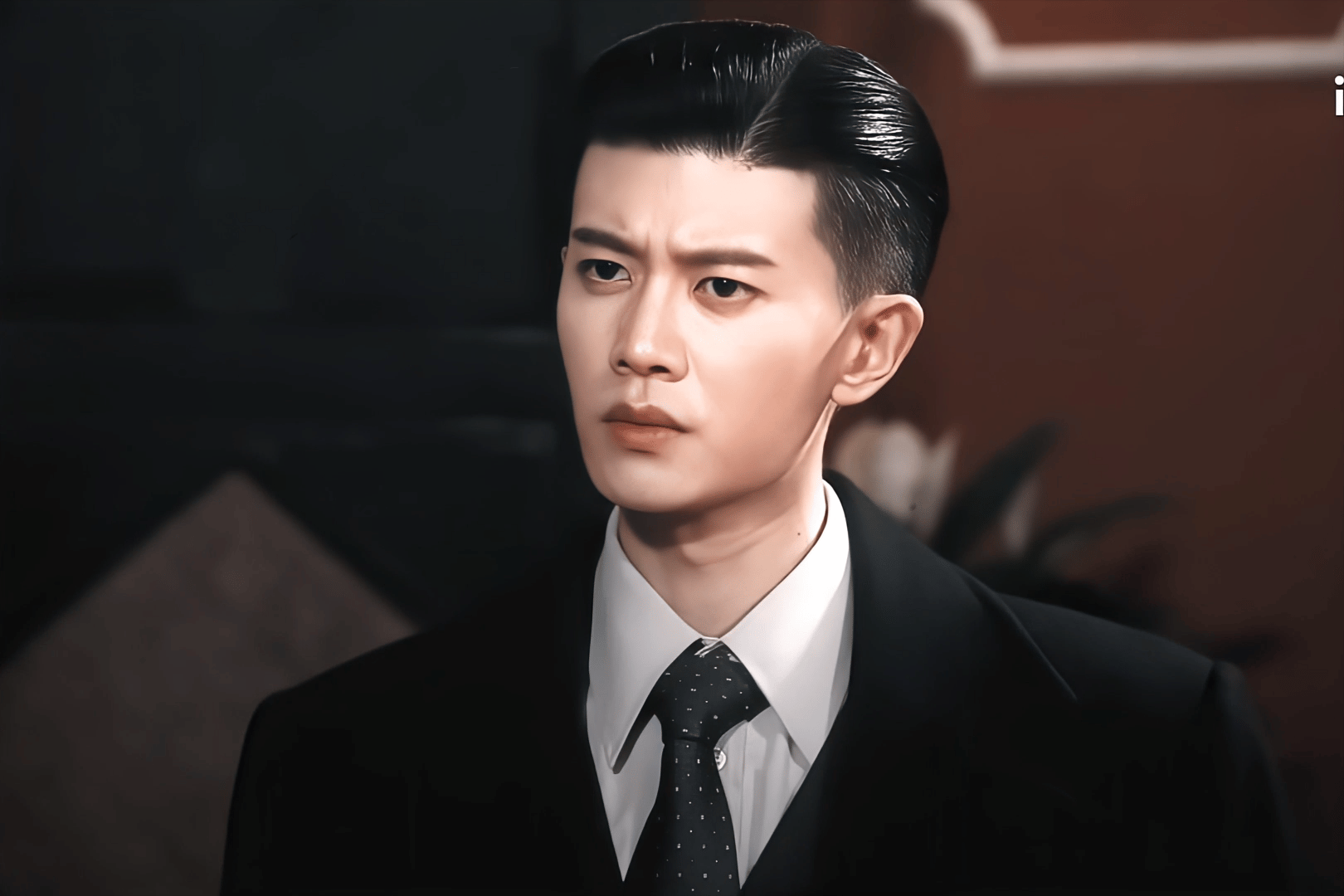 「风与潮真的很细节   何贤匆匆忙忙的进来   还得灌点儿酒   才能自圆其说喝