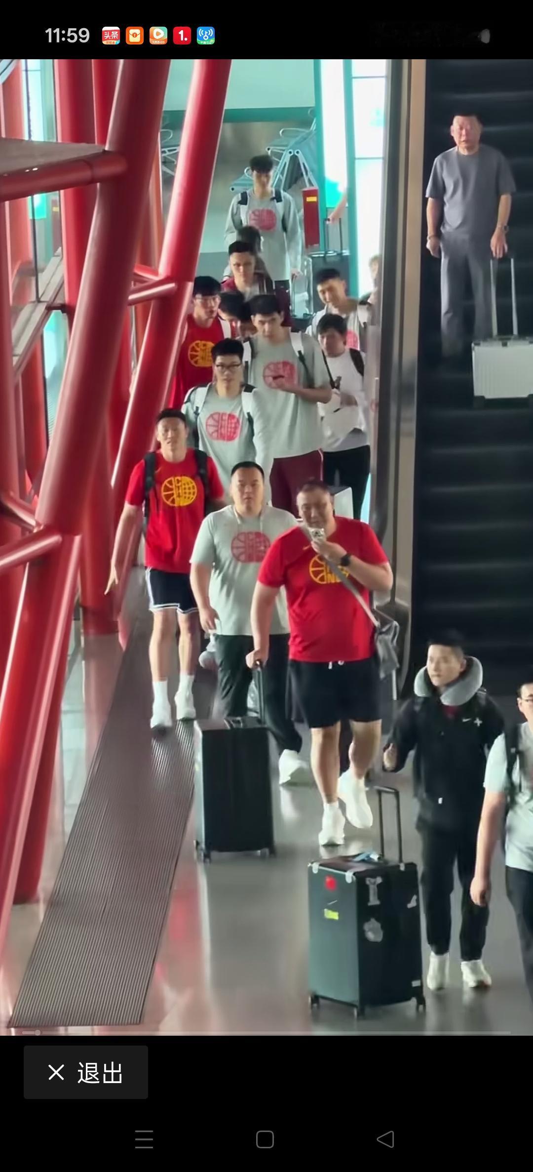 中国男篮已抵达北京。
媒体报道，将于二十八日前往沈阳，备战对阵日本的世预赛！[比