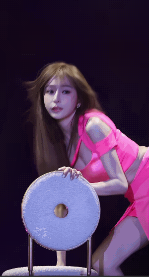 还是得王心凌的霸总大哥大姐歌迷们啊[作揖]
这镜头谁能抵挡的住！
四十多岁的她无