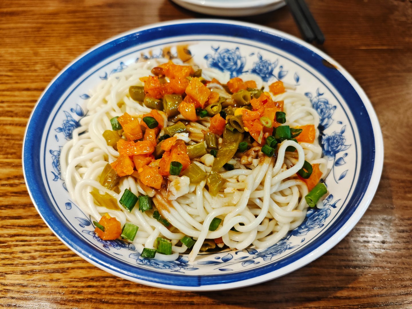 又来吃湖北菜了，藕汤很不错，让我想起当年学校食堂的藕汤，还有武汉最经典的热干面吃