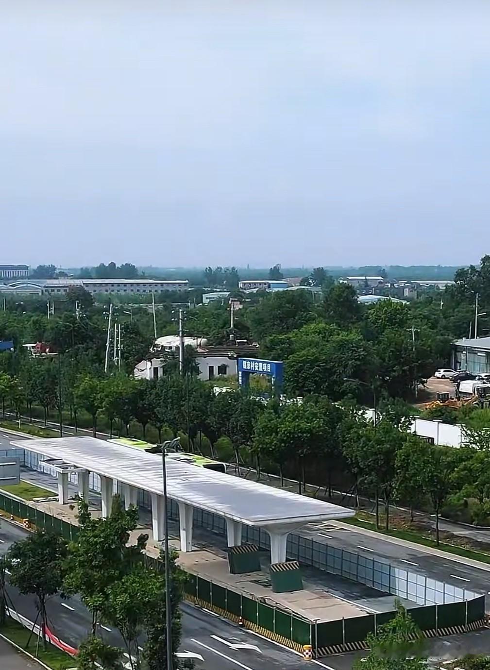 西咸智轨开启全面拆除工作了

西咸智轨2023年开通，

总投资7.05亿元，