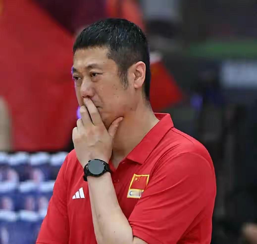 女排世锦赛中国队1一3输法国赛后主教练赵务勇指导接受采访时说，要向法国队学习怎么