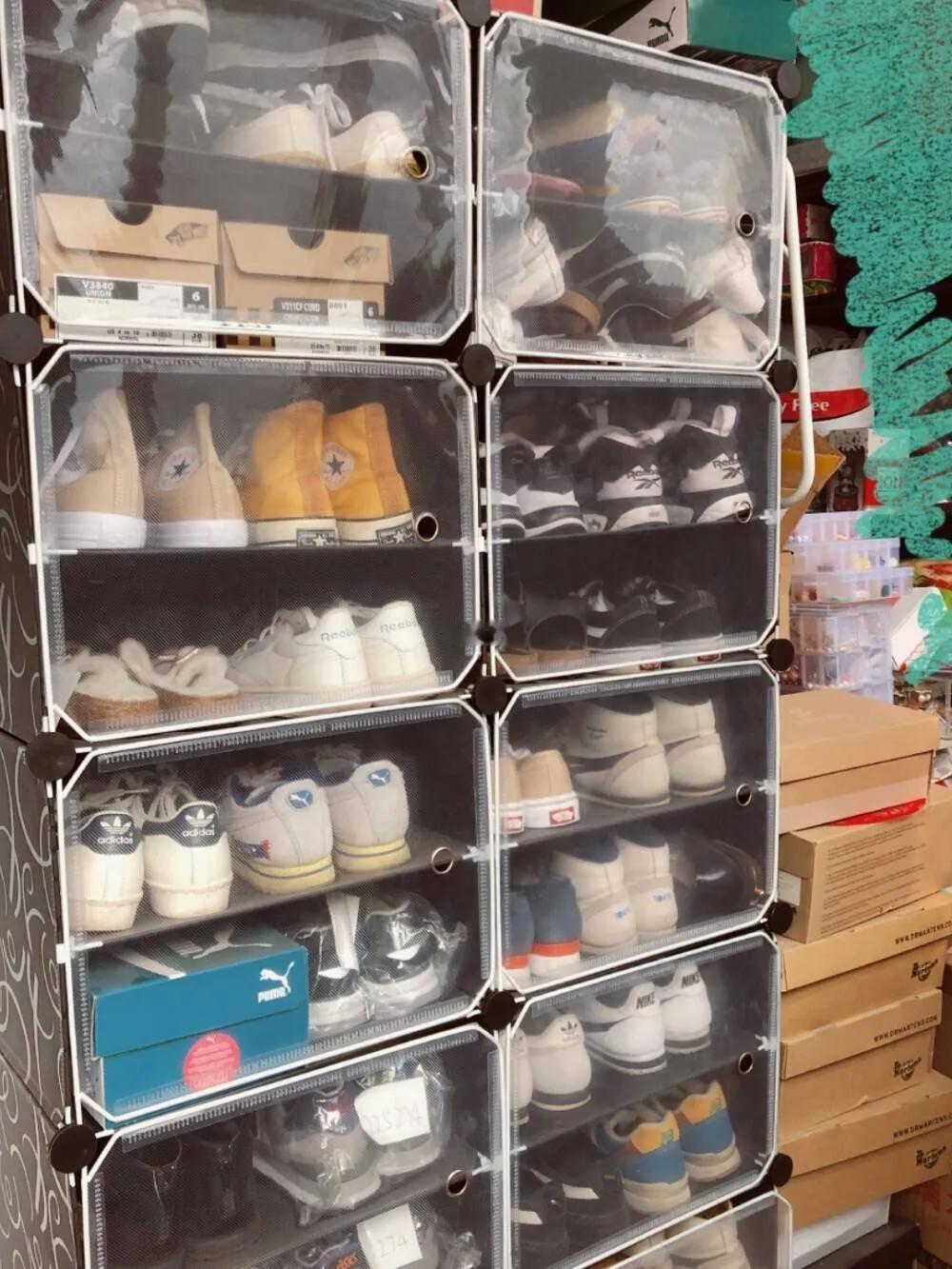 一等鞋霸，穿高档鞋，扔高档鞋，还买高档鞋
二等鞋霸，穿高档鞋，舍不得扔，接着穿到