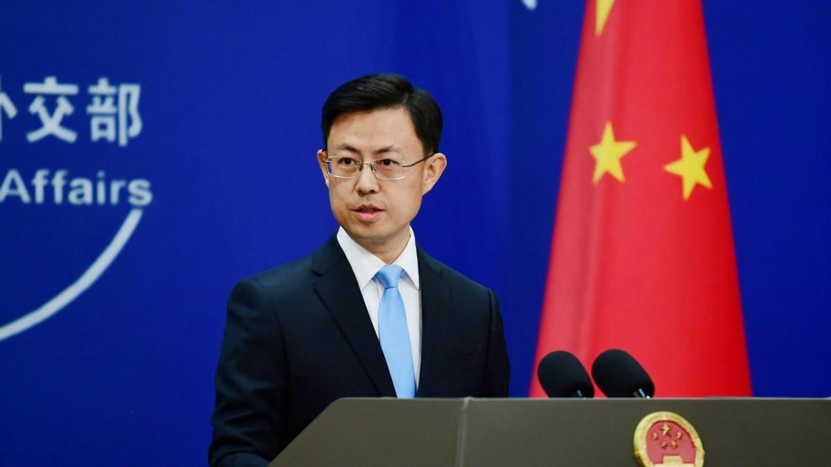 美：老弟，把这份字签了，这可是新鲜出炉的“301调查”名单。

中：啥名单？我看