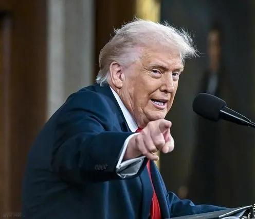 伊朗最高领袖的新要求：侵略者必须进行战争赔偿，不放弃霍尔木兹海峡的管控，维护保障