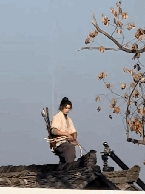 好有复古质感的吴磊，有种重回九十年末武侠剧的感觉，又有一种六七十年代看张彻、楚原