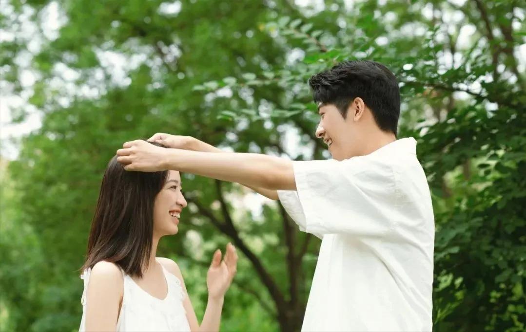 “网上说腰突就是肾虚，不能要孩子，夫妻生活也不行……是真的吗？”
诊室临下班，进