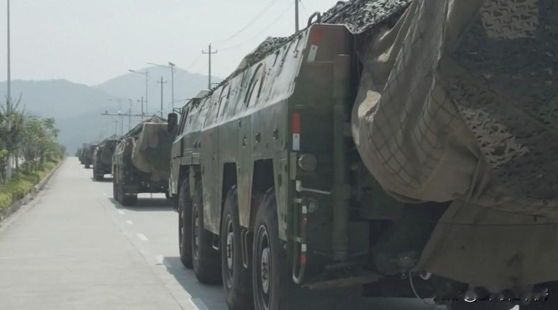 东部战区发布重磅海报《大刀·祭》 今天东部战区发布的重磅海报《大刀·祭》，看得人