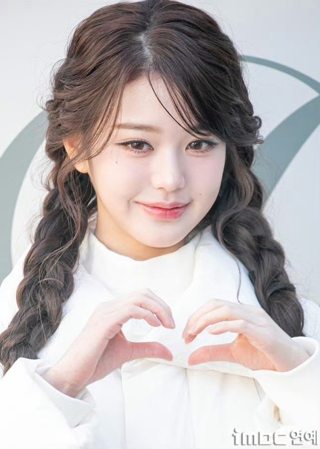 为什么我喜欢个人活动？个人活动里张元英的发型是可以拥有用心的卷发和编发的，而不是