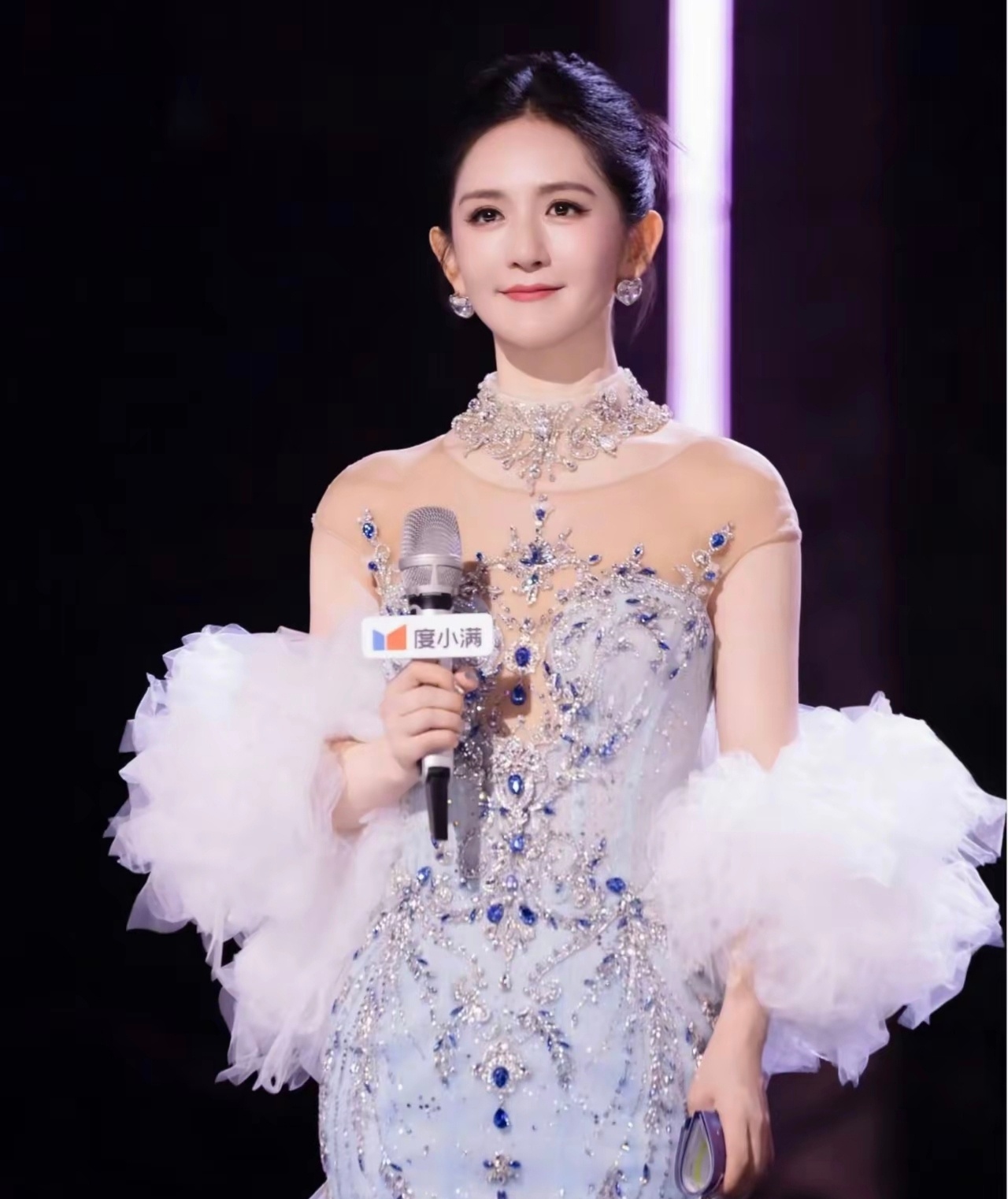 你可以说谢娜“闹腾”，也可以说她不按套路出牌，唯独有一点你没法否认，她这控场能力