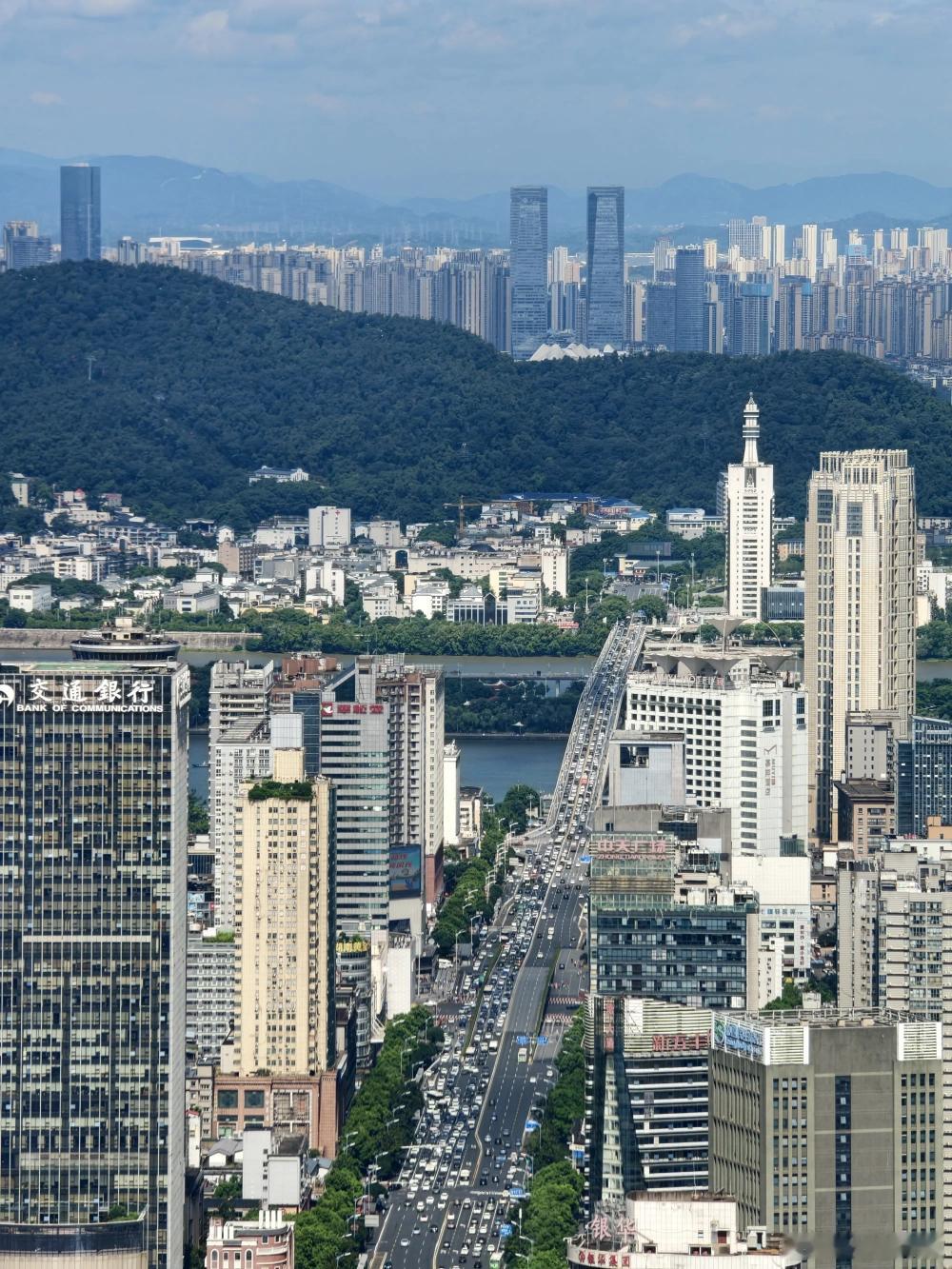 认知 资✔本，围✔剿普通民众愈发激进。会有更多的L\/们，将魔。。爪伸向普通民众