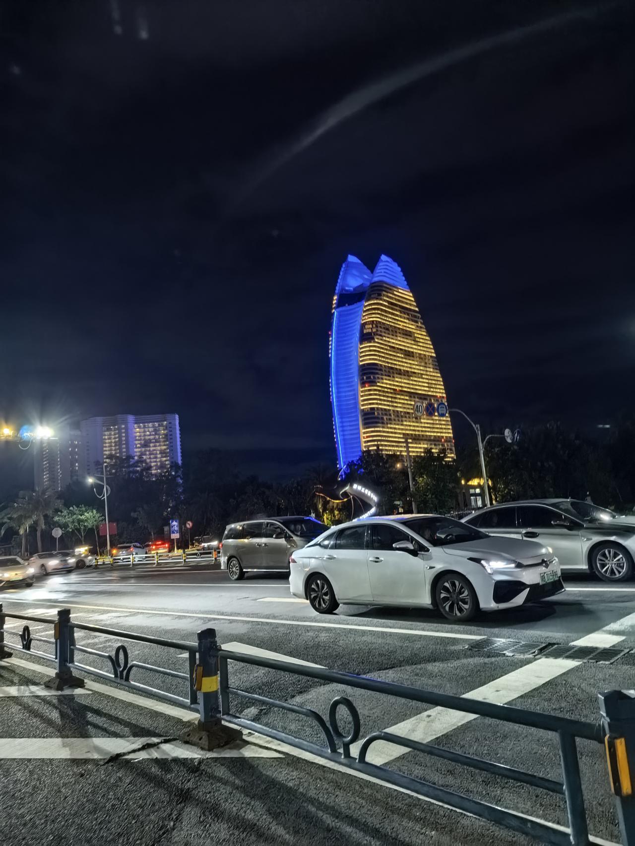 半夜一点半偷写微头条被70多岁的奶奶看见。
奶奶对我说了两句话，我慌里慌张的起床