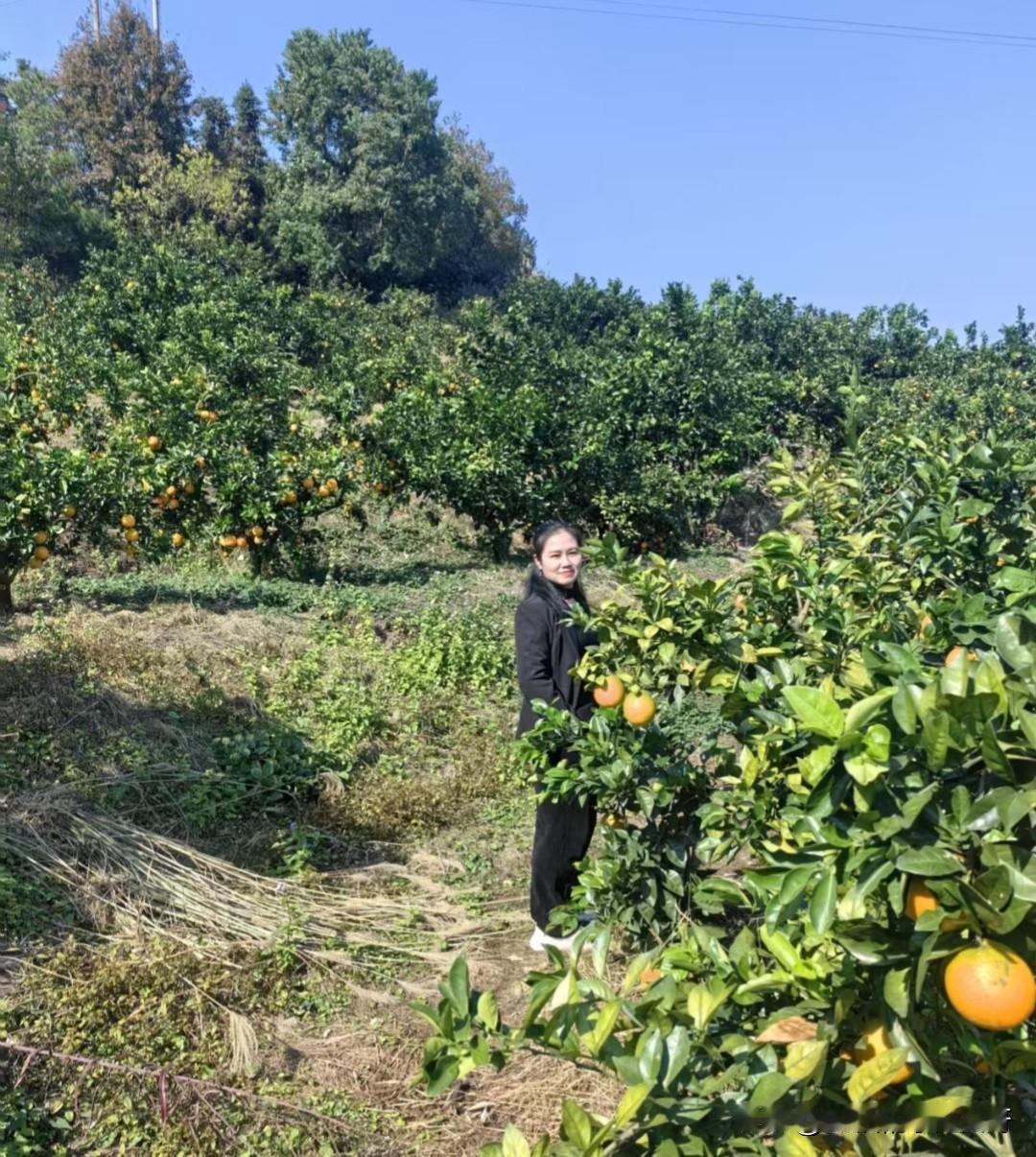 这个就是我
乐观，积极，洒脱
个不高一米五
不胖不瘦90斤
平常爱笑
脾气少
上