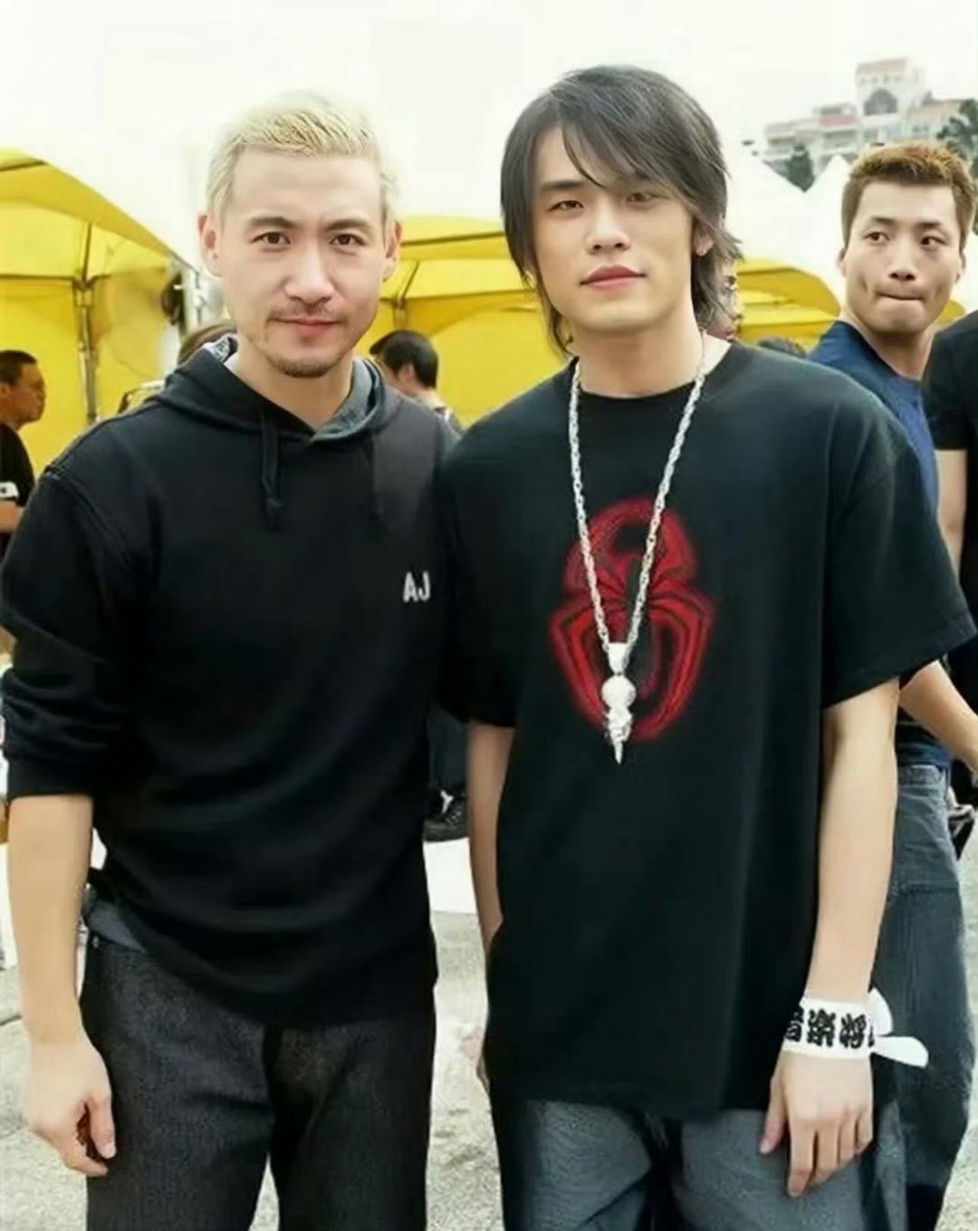 周杰伦20年以前的发量还没有现在多[允悲] ​​​