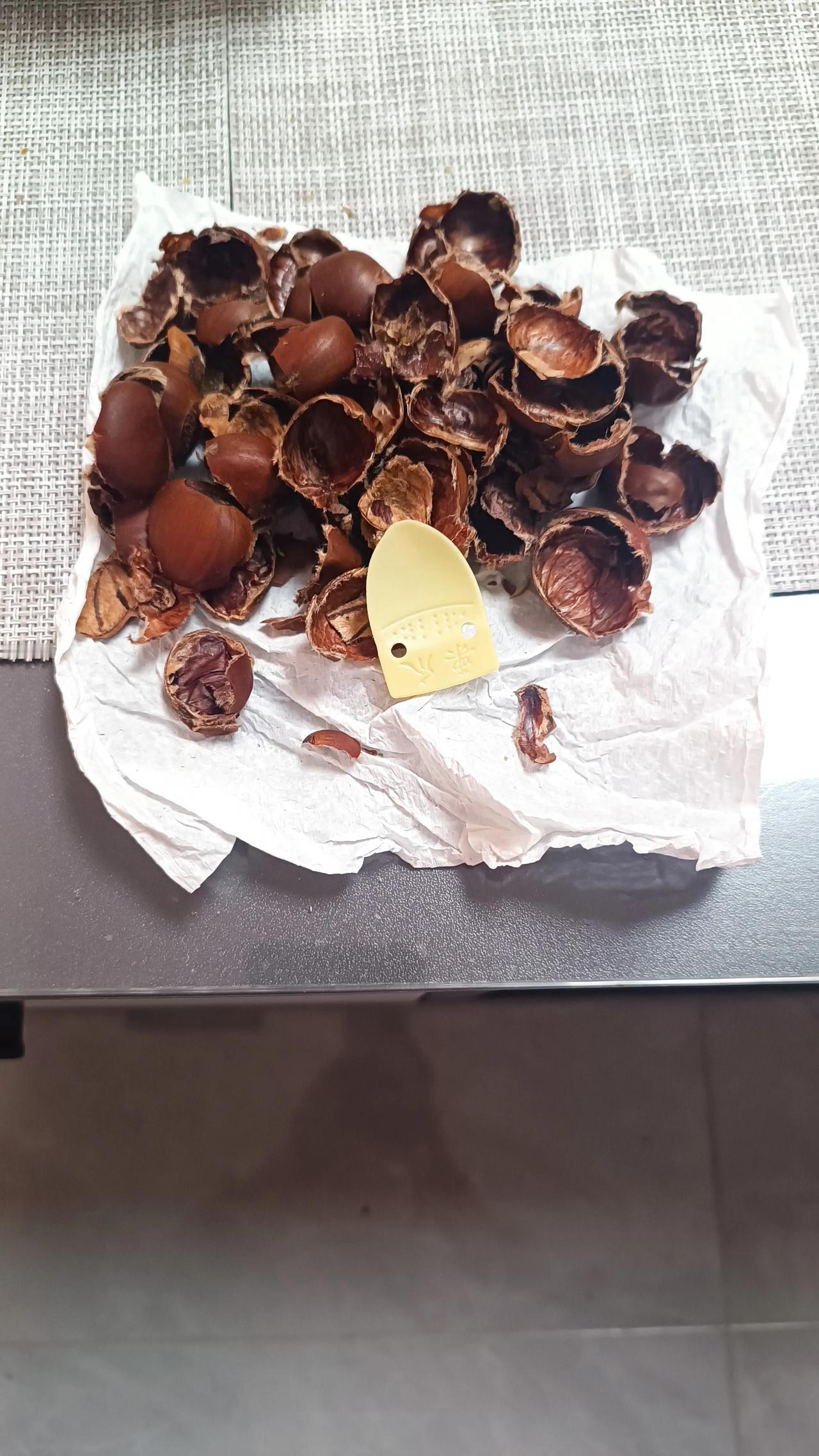 好可怕！抖音是不是有监听功能，我在吃栗子，咋突然推给我的全是炒栗子，煮栗子，扒栗