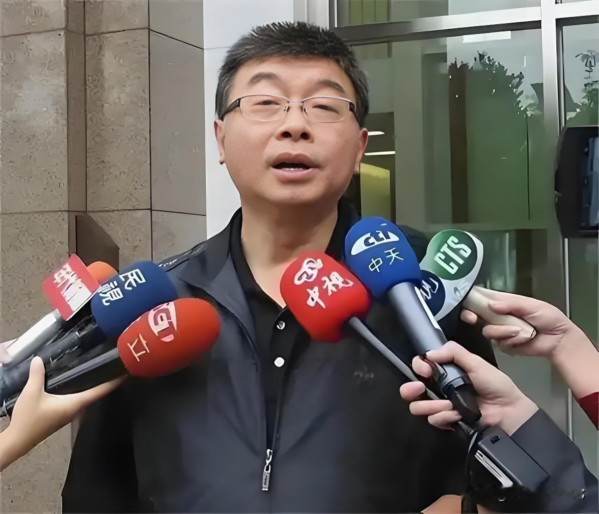 1911年辛亥革命以后，国民党在大陆经营了38年，最后被伟大的中国共产党打败。1
