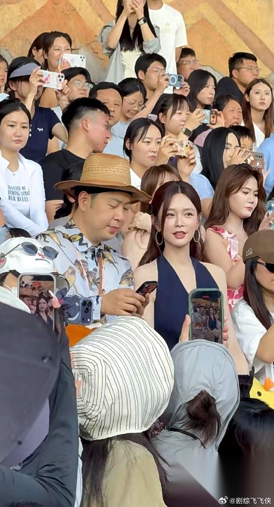 沈梦辰和杜海涛在动物园被人拍了。 照片一出来，一堆人不是看百老汇，全在盯着沈梦辰