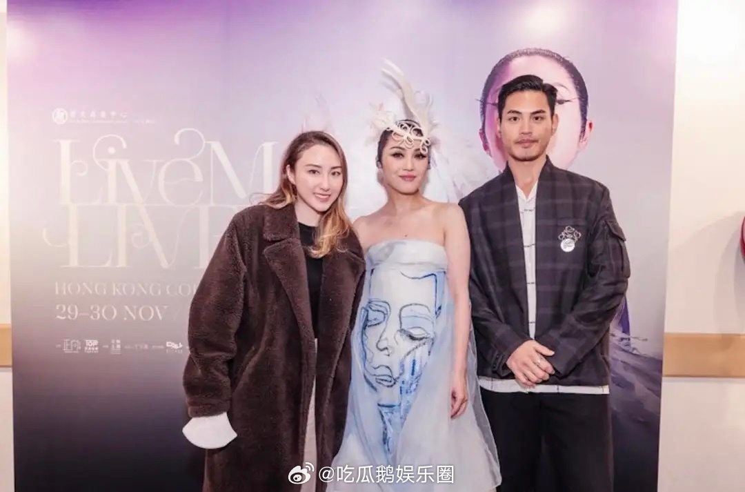 何超云看演唱会新男友相伴，两人合照曝光，男方身材高挑注重打扮！ 