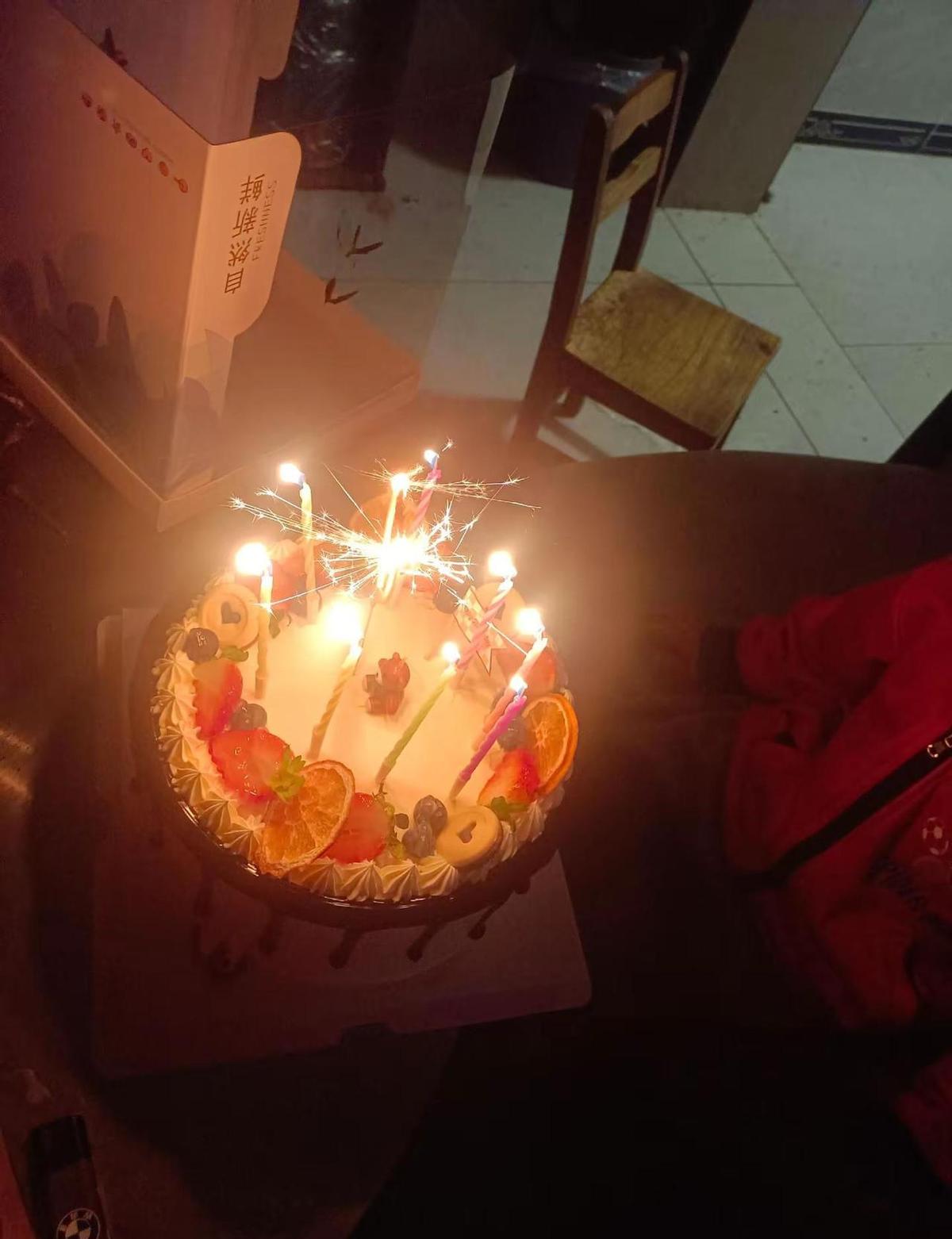 你长成小狮子了，自己敢爬高、敢摔跤、敢吼一嗓子。
小橡树没人在旁边扶，也把根扎进