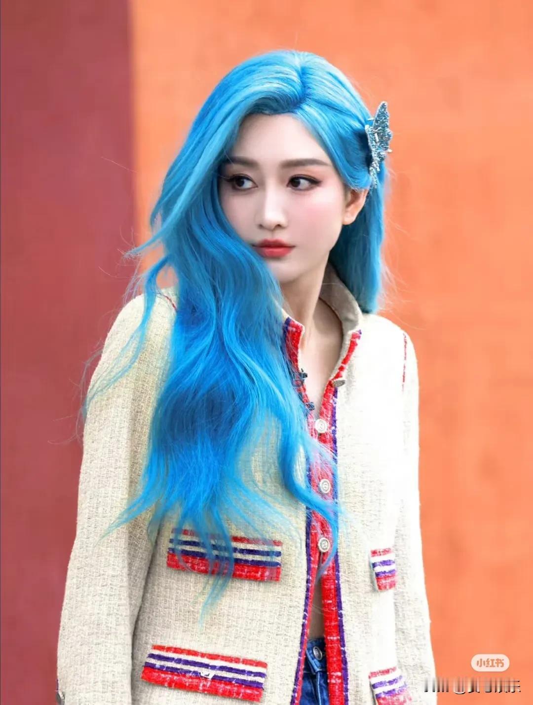 两案妆造都超美啊，鸥怎么能这么这么这么美，老师怎么能化的这么这么这么漂亮
