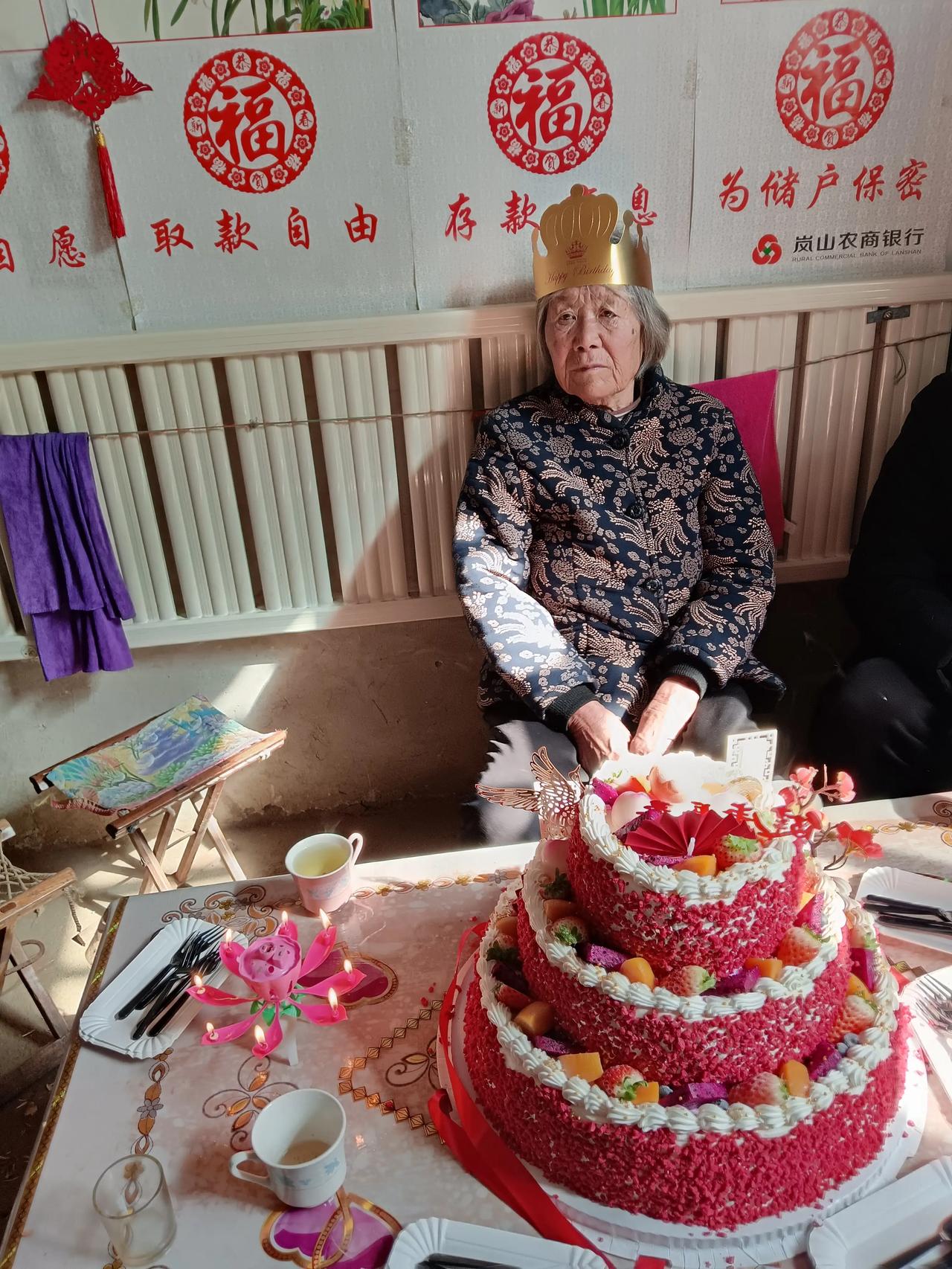 #九张图总结新年假期生活#
吃吃喝喝玩玩乐乐，心里却过的不快乐，新年假期终于结束