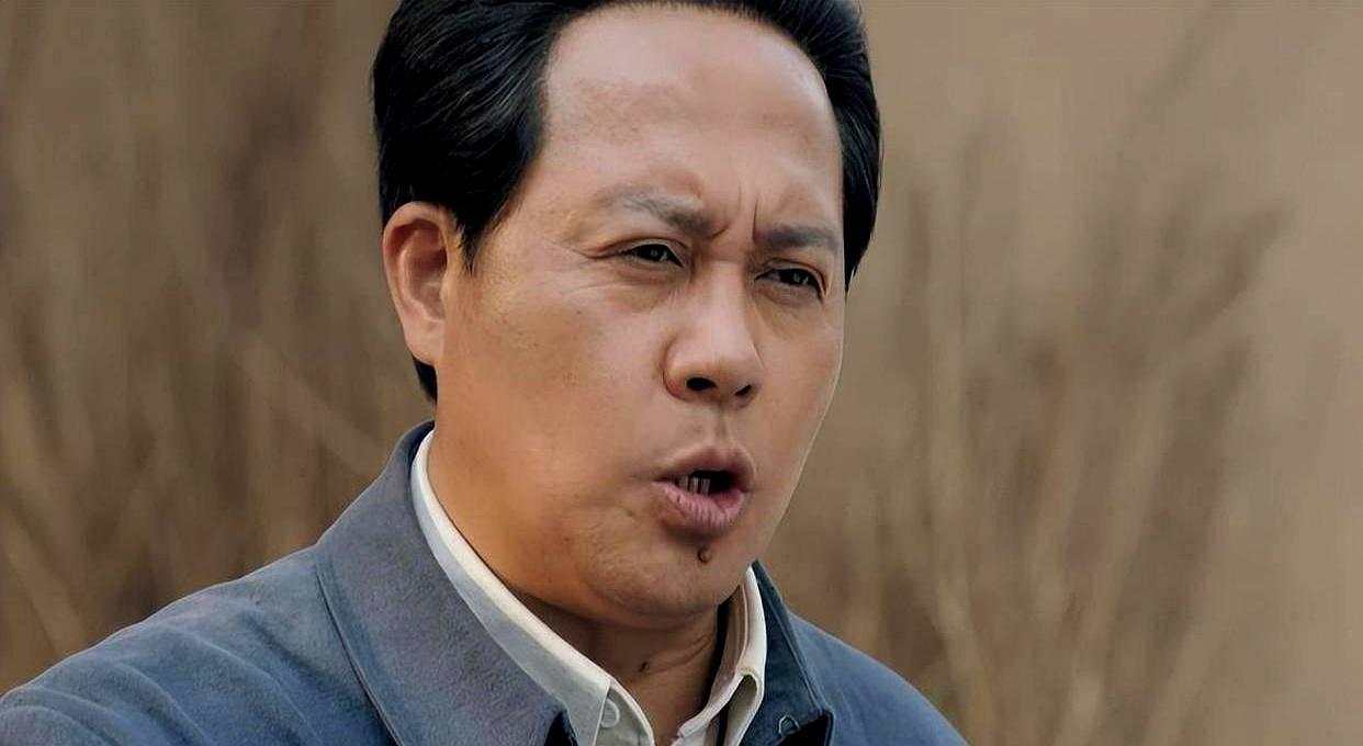 70岁扮47岁，观众直接出戏
 
央视新剧《人民的选择》刚播，孙维民老师顶着老年