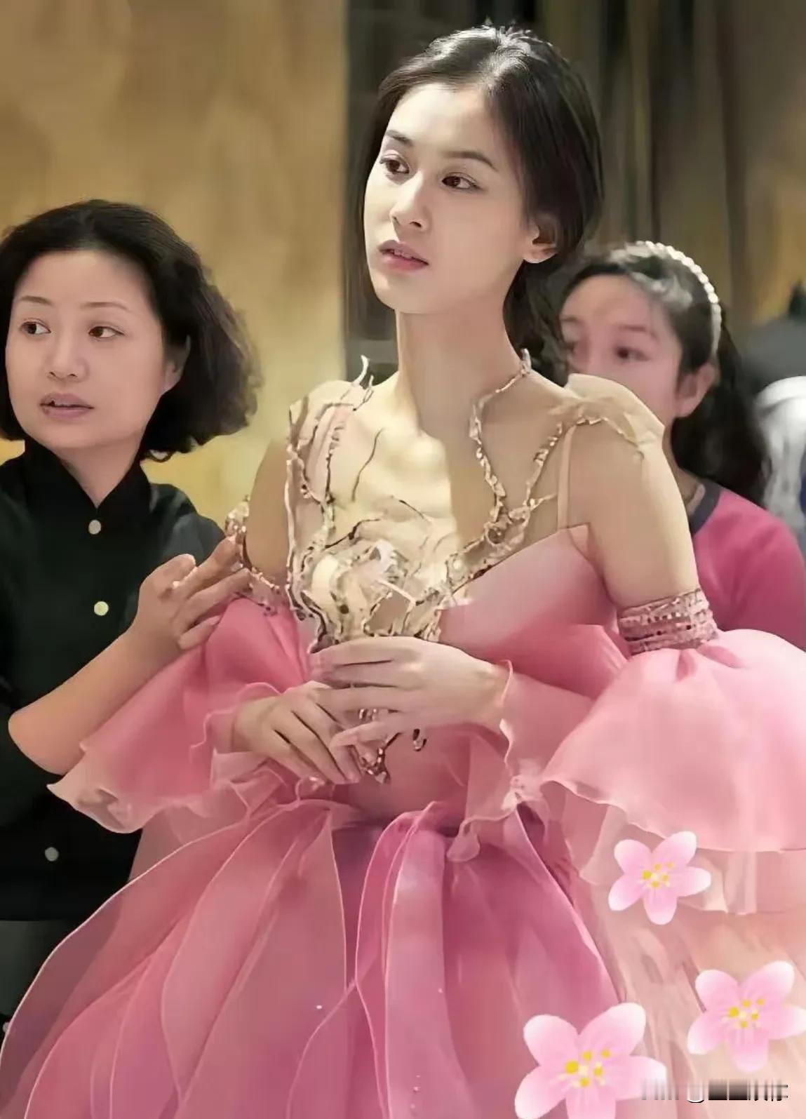 黄圣依没有太多防人的心眼子，不代表她是蠢货，相反很多满脸满心都是心眼子的人，往往