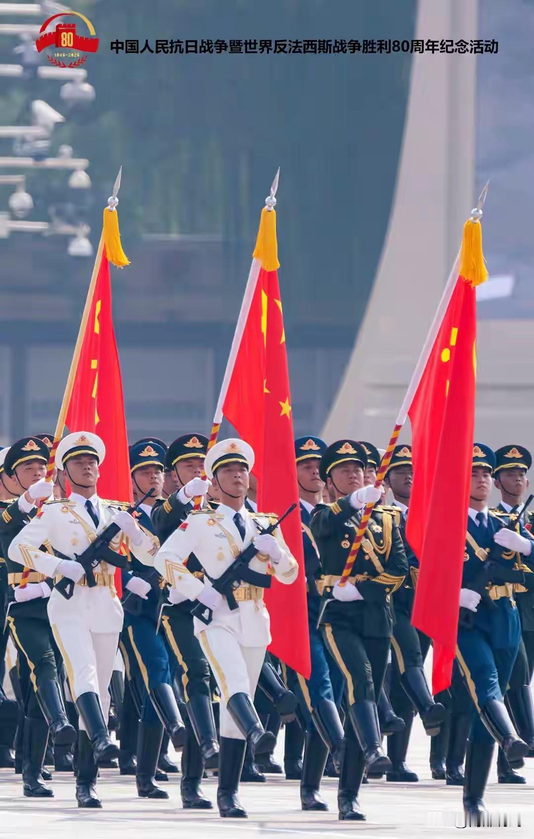 2025年的九三阅兵，诸多瞬间令我深感震撼。清晨五点半，广场两侧的56根民族团结