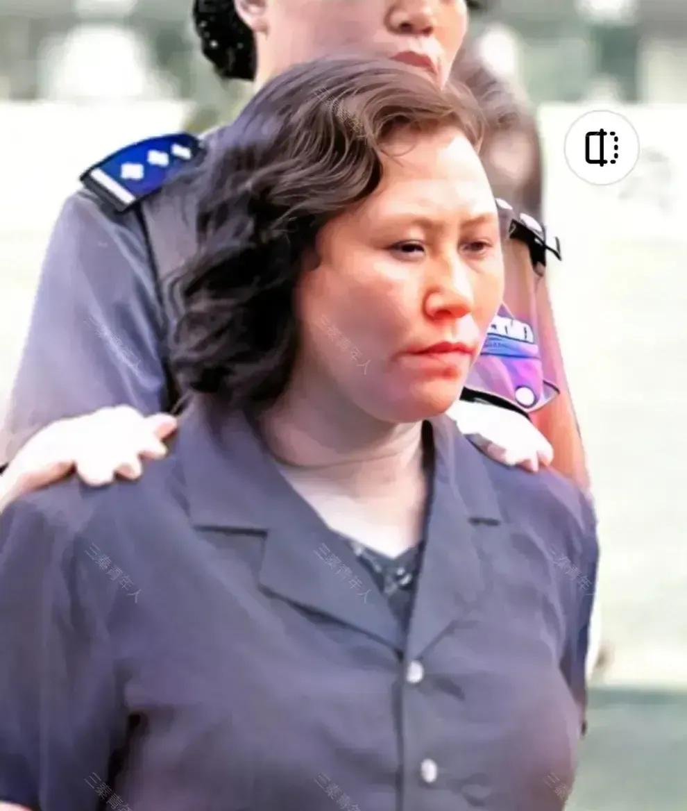 2003年，武汉公审大会上，大毒贩马清秀被验明正身，即将押赴刑场，准备执行死刑，
