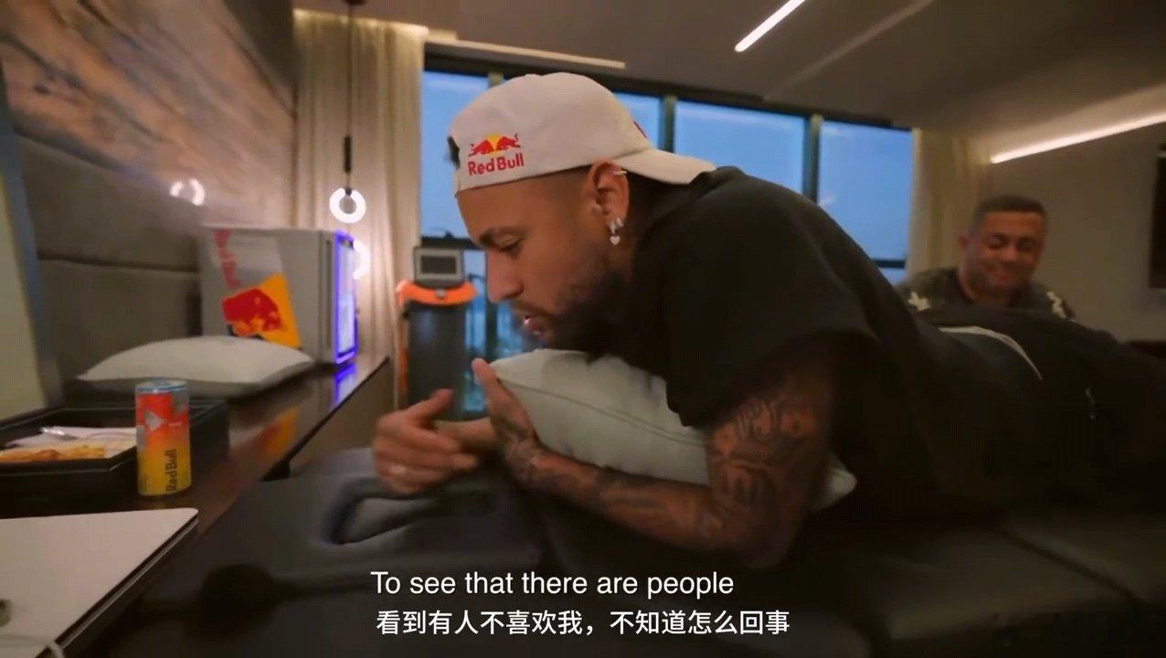 内马尔不敢发喝椰子水的照片原来内马尔居然是会因为别人的看法因为差评焦虑的人啊，这