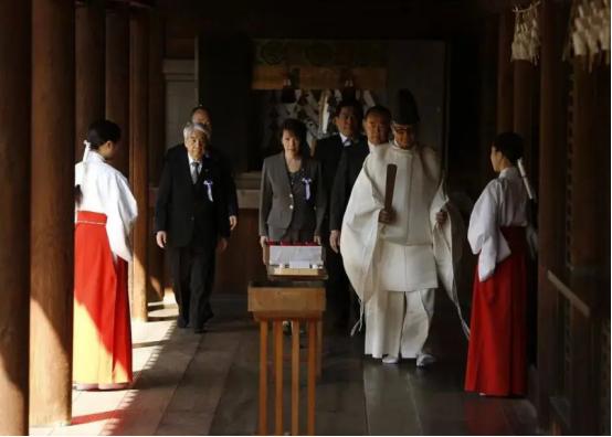 拜鬼结束，高市离开神社，中国发起第四波反击，解放军或增派航母

高市早苗又去“拜