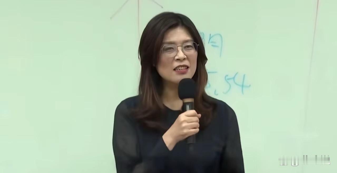 郑丽文想救国民党，却困在各路大佬博弈里

一心拼国民党重返执政的郑丽文，坐上党主