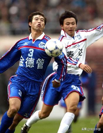 陈波十九岁就赶上1994年甲A元年，以沈阳六药新人之身首发二十场还捅进一球，跟着
