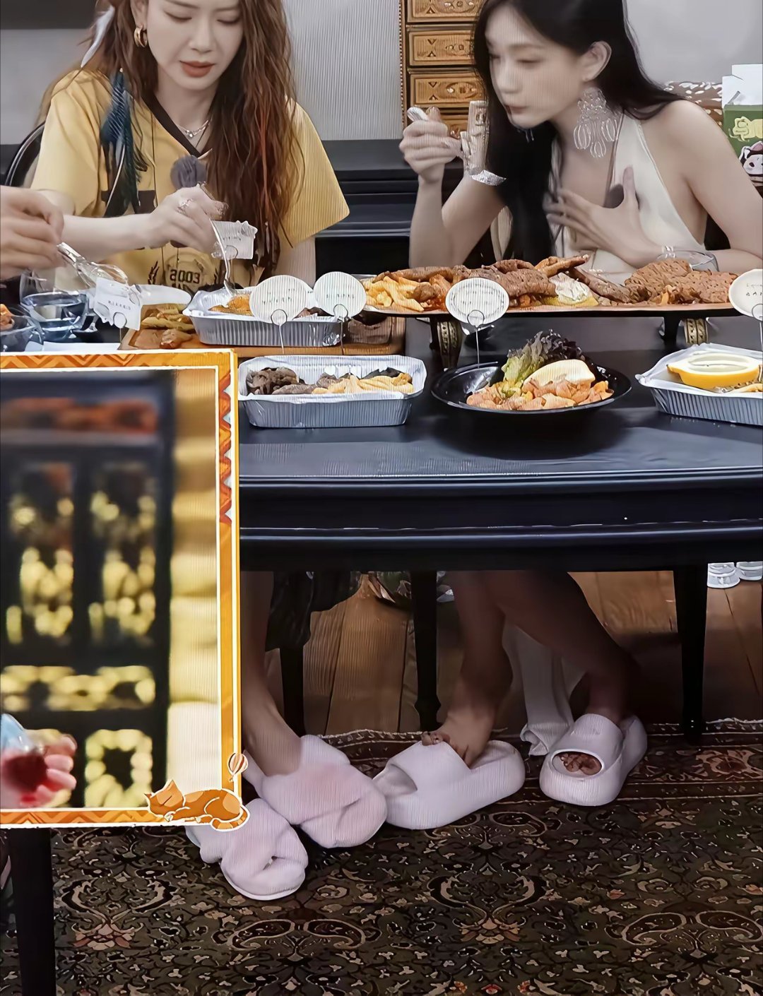 李一桐的脚趾是在干什么？ 