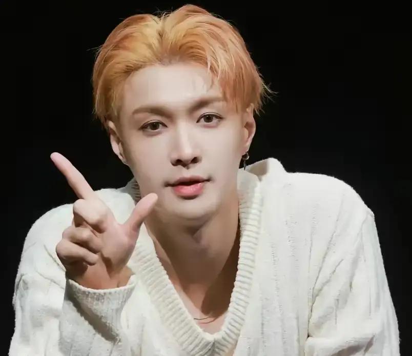 十年过去，归国四子只剩张艺兴没翻车。
 
别人要么官司缠身，要么绯闻糊脸，他零绯