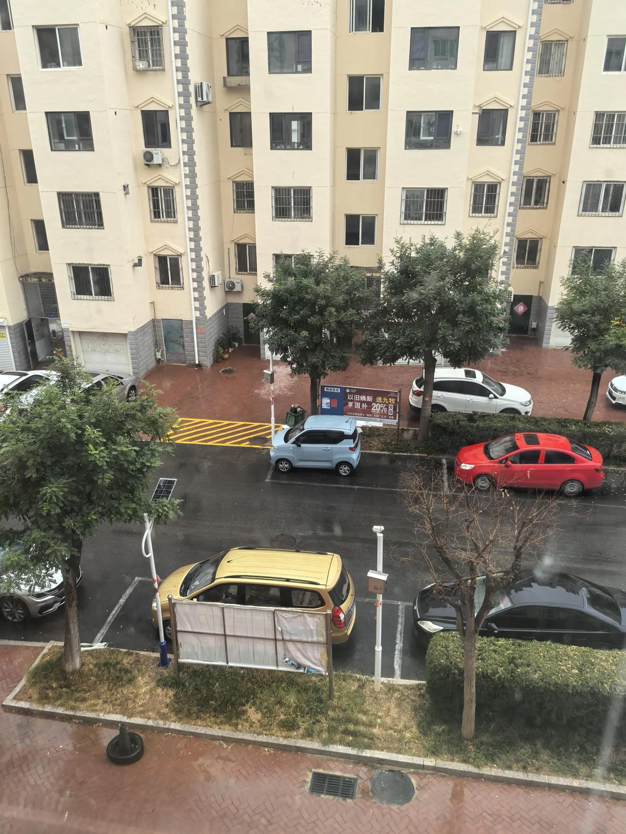 今天是中秋佳节，祝大家节日快乐！
昨天晚上居然下雨了，中秋赶上了下雨，好兆头！得