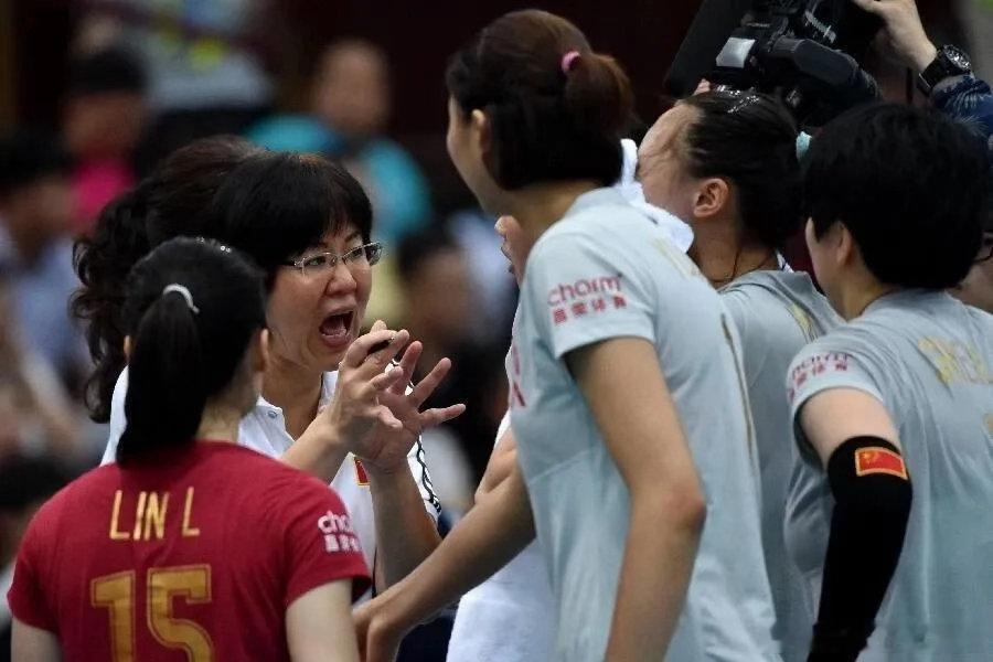 女排时隔11年冲击亚洲冠军 首战伊拉克，赢球之外更要找到比赛节奏。一传稳定性、防