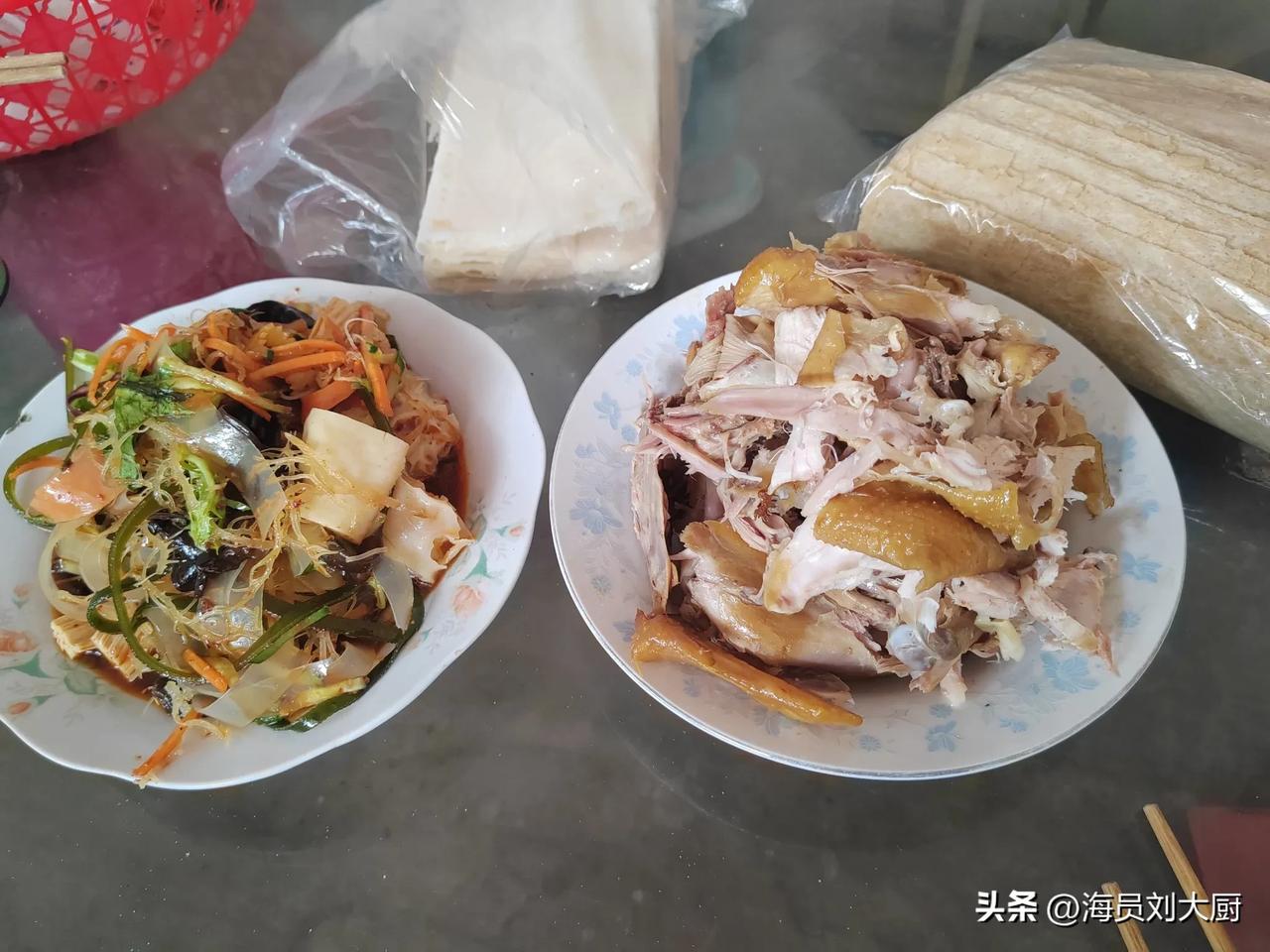 老妈今天出院了，今天早上直到八点，我才到了病房，因为老妈问，给做的什么早餐，我说